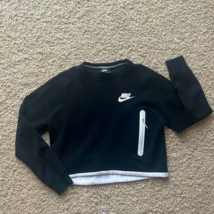 Nike cropped pull over